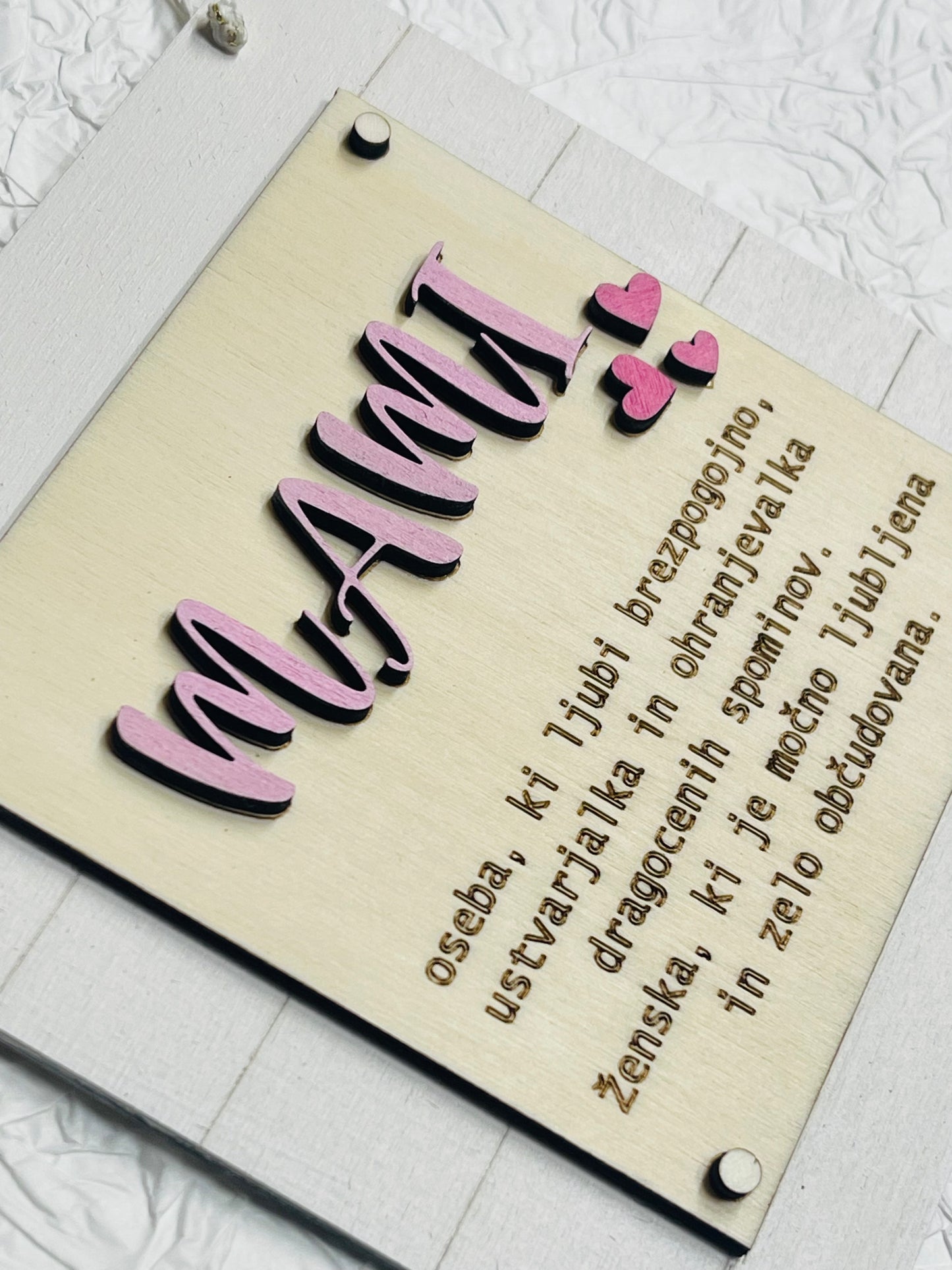 Slika z napisom MAMI